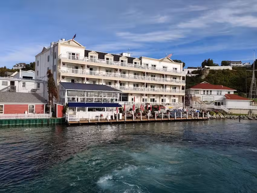 Arnold Transit Company &ndash; Island Main Dock