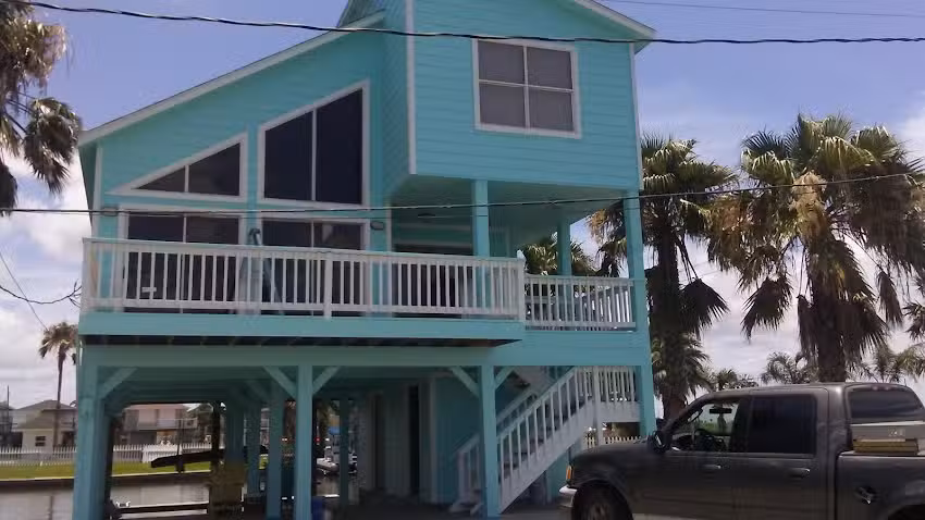 Bay Breeze Waterfront Vacation House