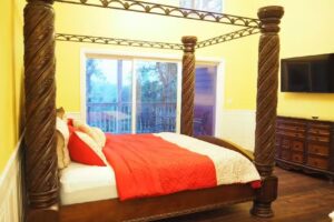 Bear Creek Falls Ranch – 67 car with creek and waterfalls