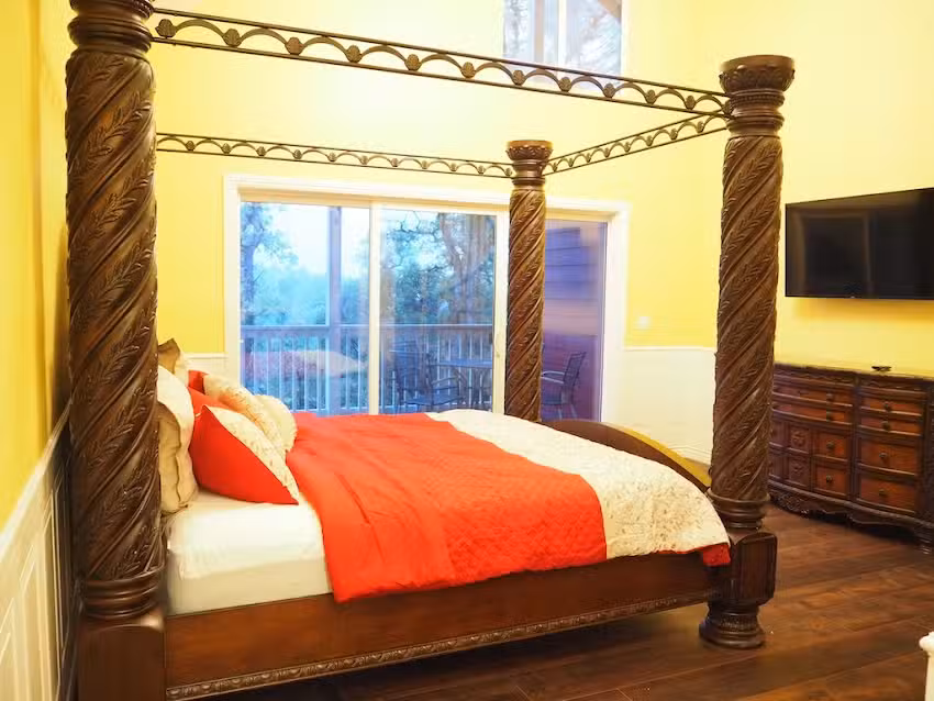 Bear Creek Falls Ranch &ndash; 67 car with creek and waterfalls