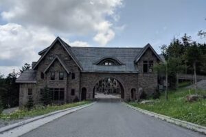 Bear Cub’s Den – Luxury Rental in Snowshoe WV