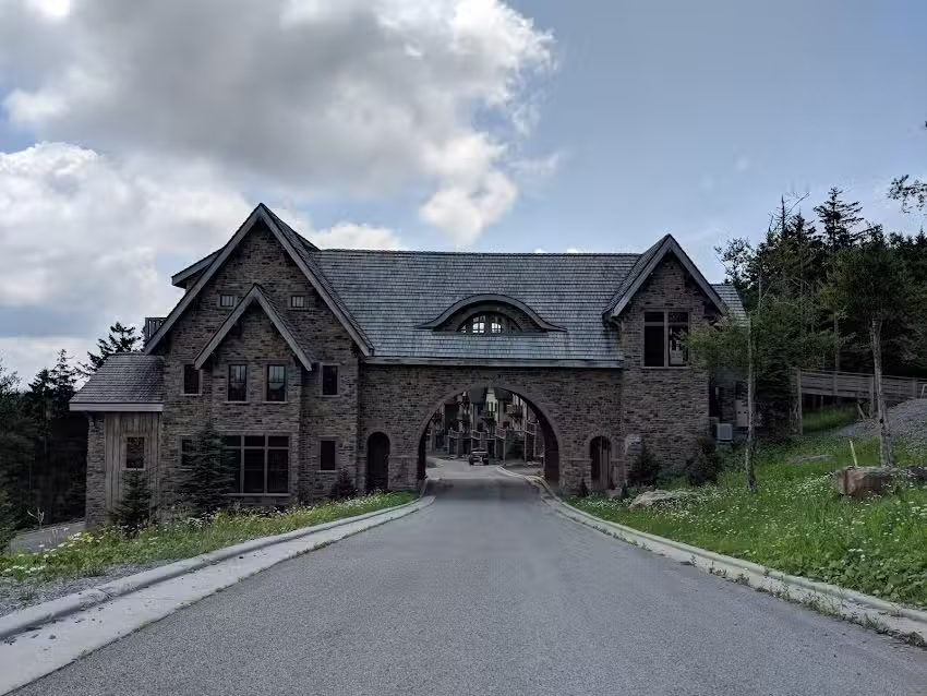 Bear Cub&rsquo;s Den &ndash; Luxury Rental in Snowshoe WV