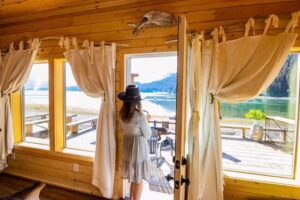 Between Beaches Alaska Lodge | Oceanfront Eco Cabins & Beach House Rentals