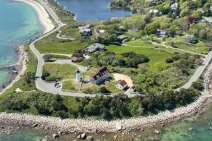 Cape and Vineyard Helicopter Tours