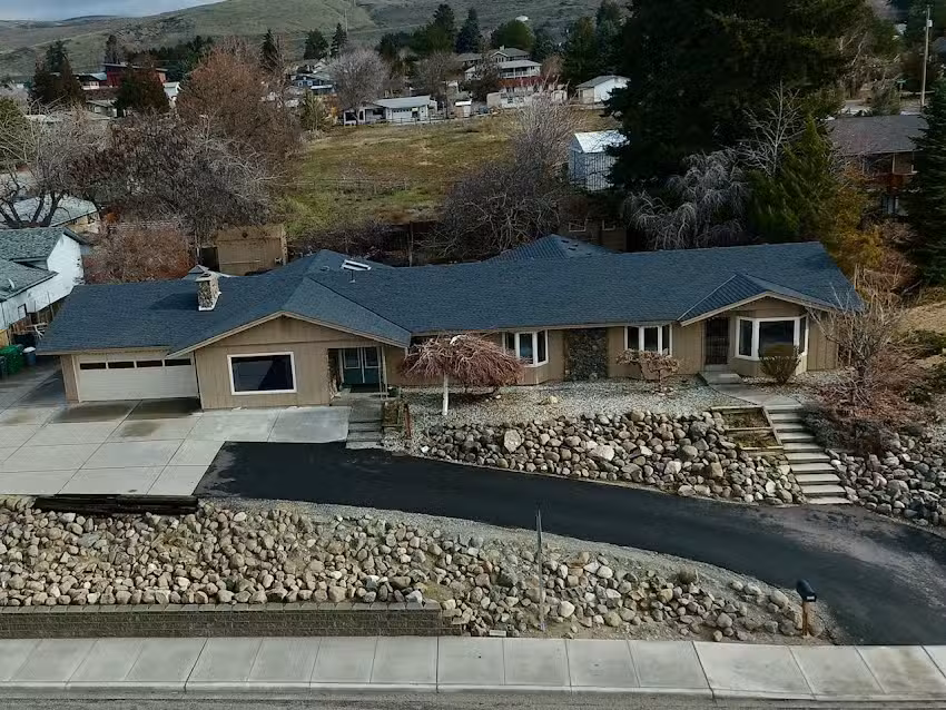 Cascade Views & Poolside Haven