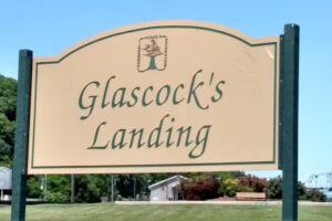 Center Street Landing – Mark Twain Riverboat