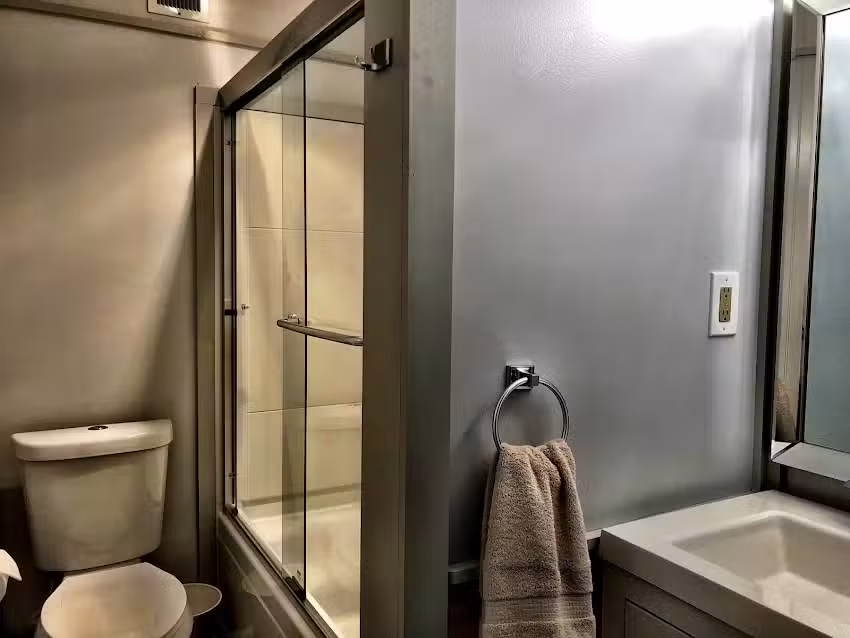 Coastal Breeze by Hunger & Ransom Vacation Rental Lodging