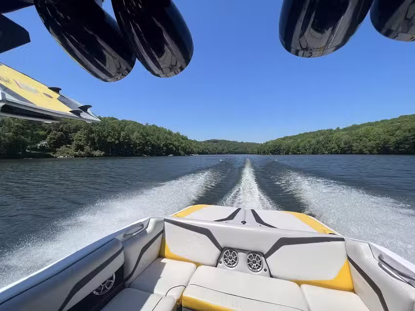 Connecticut Watersports – Lake Lillinonah, New Milford