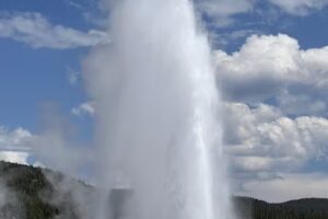 CoveredGround Yellowstone Tours