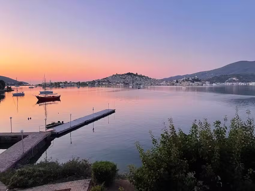 Custom Travel Network