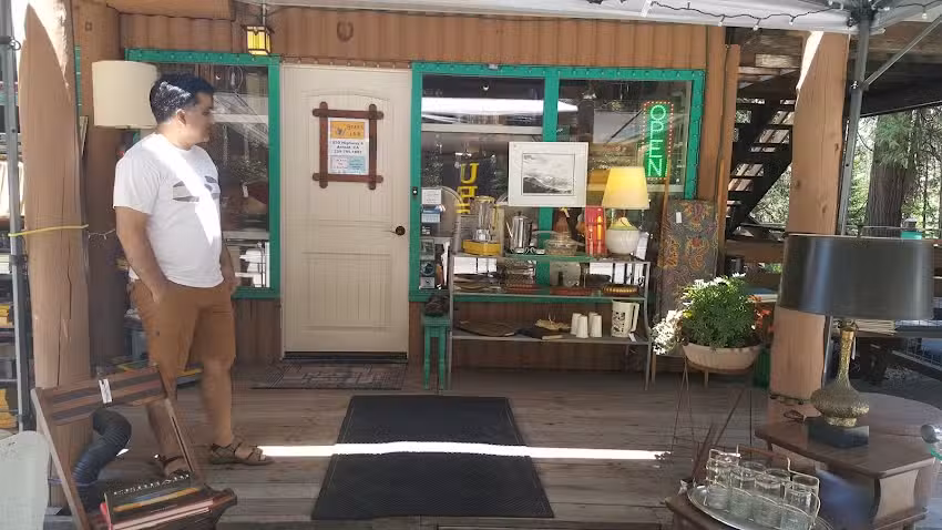 Ebbetts Pass Visitors Center & Bear’s Lair Inn