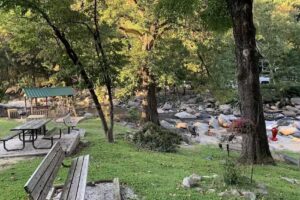 Evening Shade River Lodge Motel and Cabins