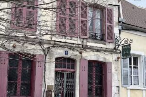 Foot in the Explore Travel