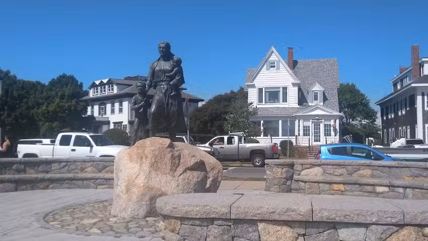 Gloucester Visitor Center at Stage Fort Park