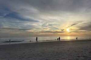 Hello Sunshine Vacation Rentals – HelloSunshineVR