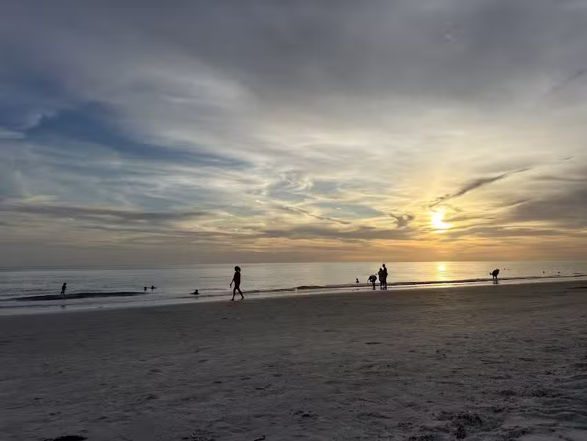 Hello Sunshine Vacation Rentals &ndash; HelloSunshineVR