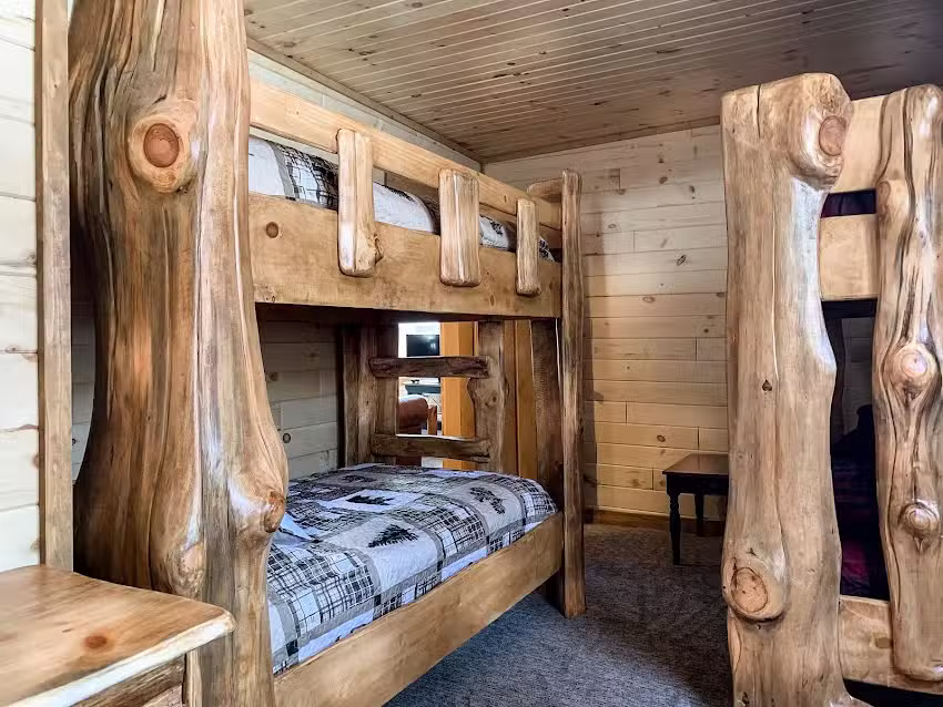 Hiller&rsquo;s Pine Haven