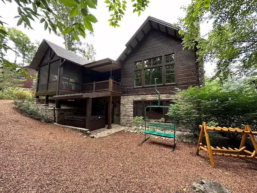 Idlewood Cabin &ndash; Ski in / Ski Out at Boyne Mountain