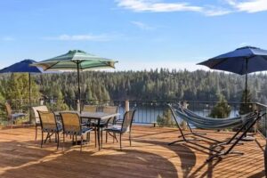 Jarvland Lakeside Lodge