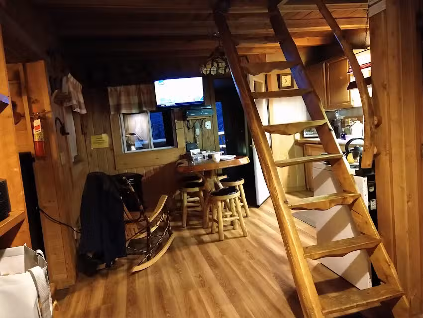 Josselyn&rsquo;s Getaway Log Cabins