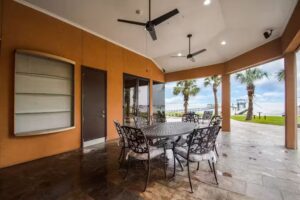 Kemah Vacations – Bay Breeze Estate