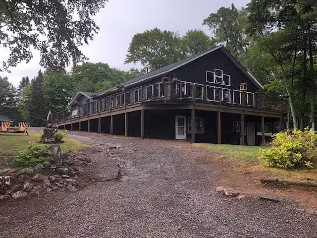 Lac La Belle Lodge Bear Belly Pit Stop