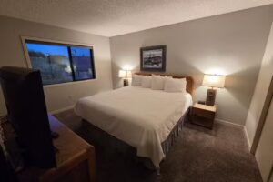 Lake Chelan Shores in Chelan, WA by Vacasa