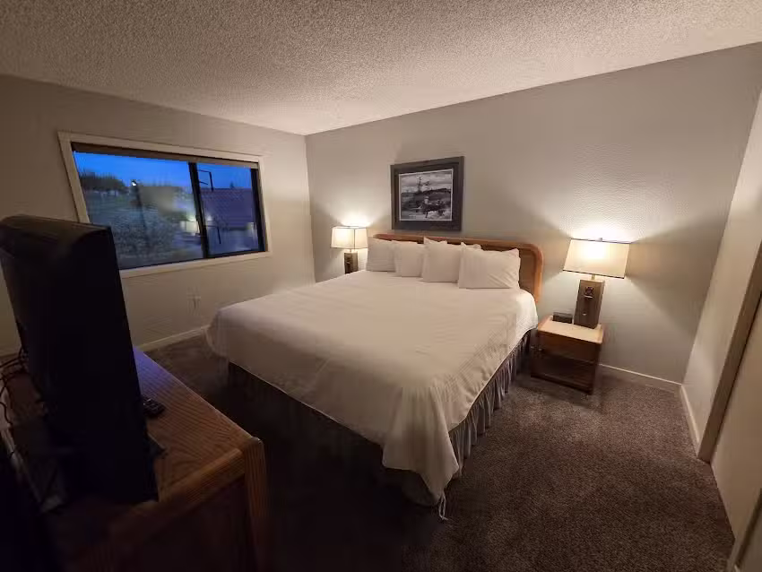 Lake Chelan Shores in Chelan, WA by Vacasa