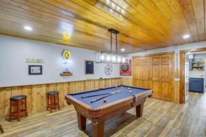 Lakeside Breeze Retreat