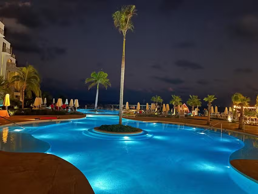 Let’s Travel .Expert