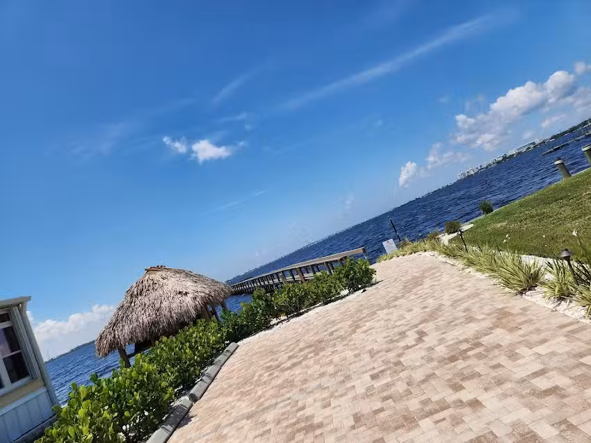 Manatee Estates & Investments LLC