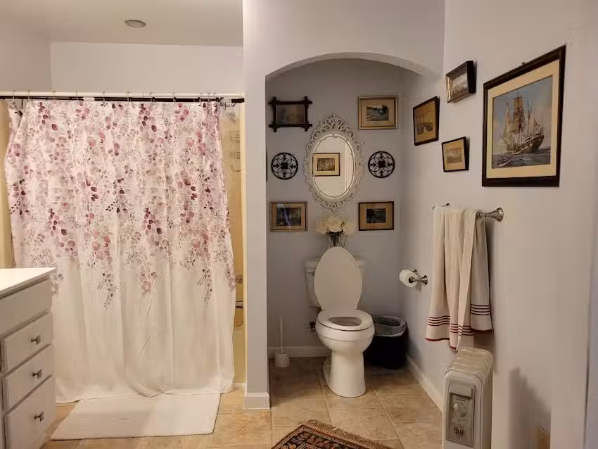 Meadowview Solar Haven Lodging &ndash; w/Hot Tub &ndash; Thomas, WV