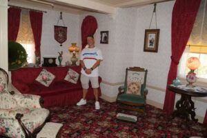 Mitchie Mouse Travels