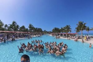 MJ & Team Dream Vacations & Cruising Bears