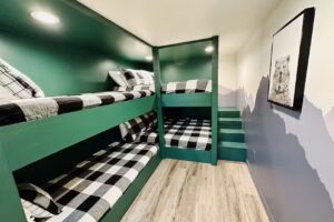 Mohave Family Reunion Cabin with a Tree House