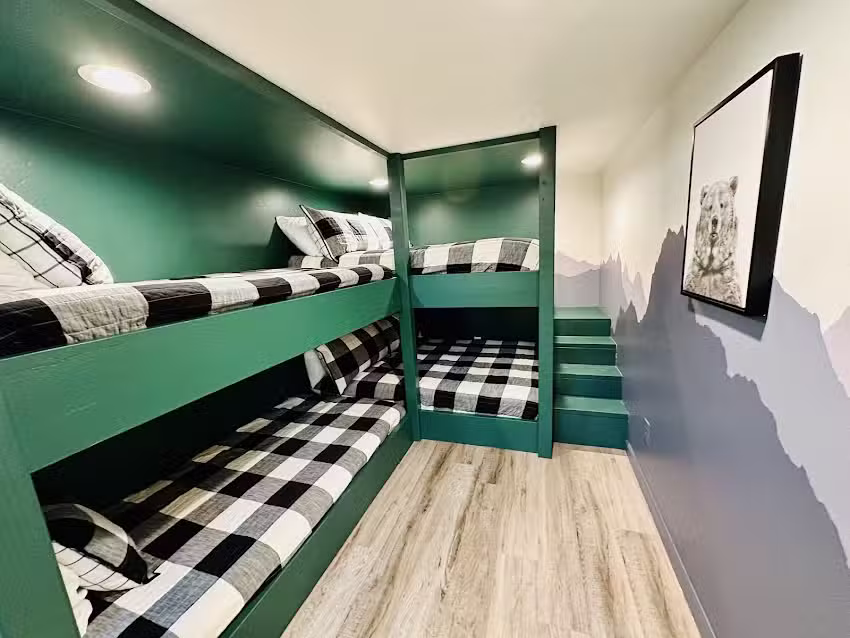 Mohave Family Reunion Cabin with a Tree House