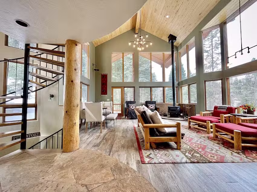 Mountain Getaway- Hot Tub, Hiking, 5mins to Ski Resort