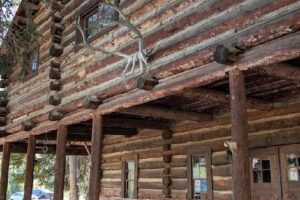 Pahaska Tepee Resort