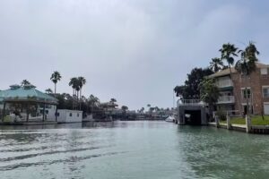 Parrot Eyes Parasail Platform