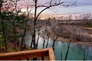 River View Cabins & Canoes