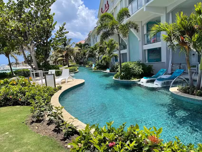 Roundup Travel by Dream Vacations