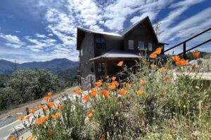 Shasta Sunrise Retreat *Hot Tub w/ Lake & Mountain View’s BOOK DIRECT!