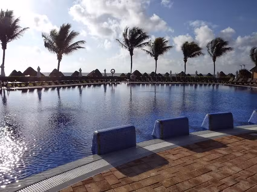 Small World Travel Agency