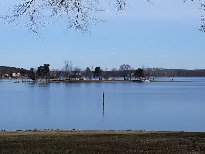 Smith Mountain Lake Visitor