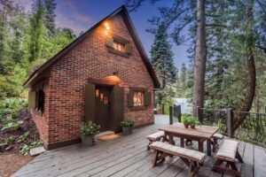 Stewart Mountain Lodging