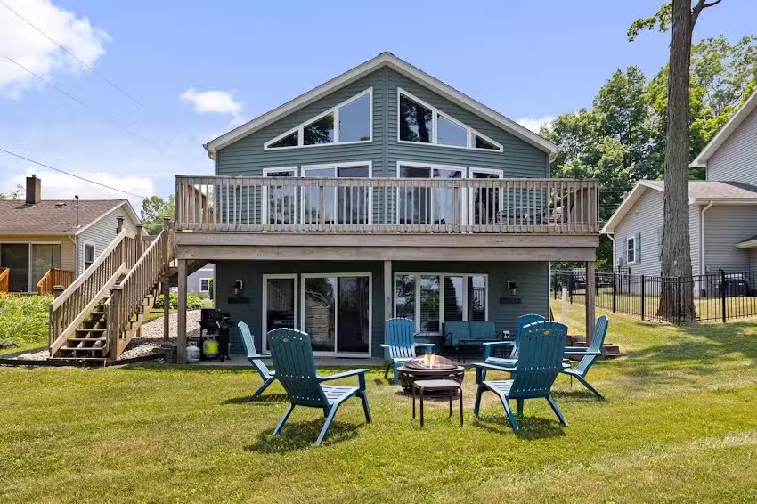 The Bluff House – Paw Paw Lake