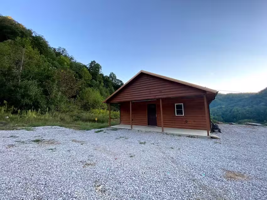 The Feuding Family&rsquo;s Hideout llc