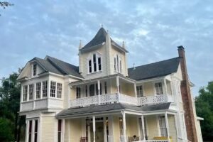 The Larissa House Inn