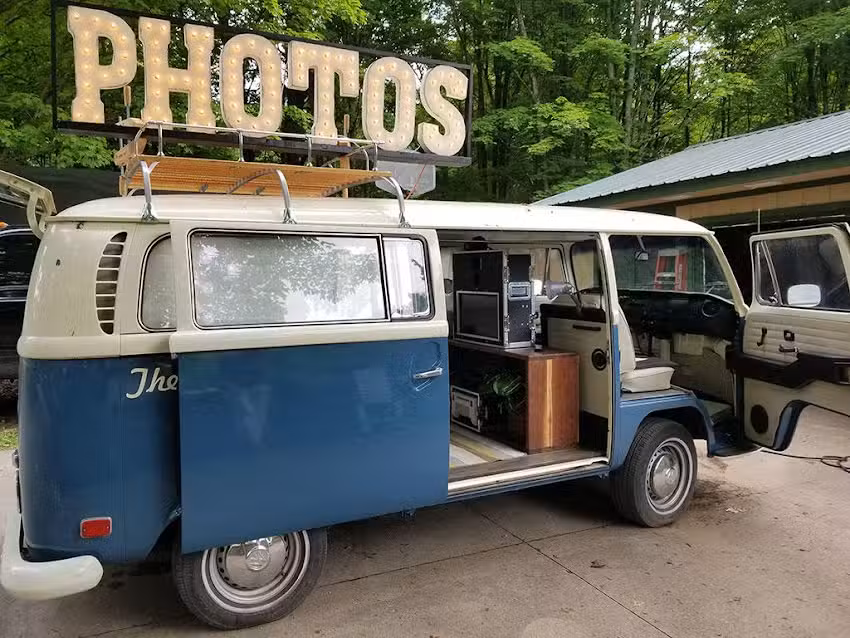 The Magic Shuttle Bus Tours &ndash; Traverse City