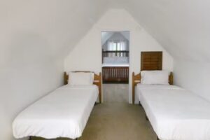 The Red Juniper — Sequoia Forest Mountain Cabin